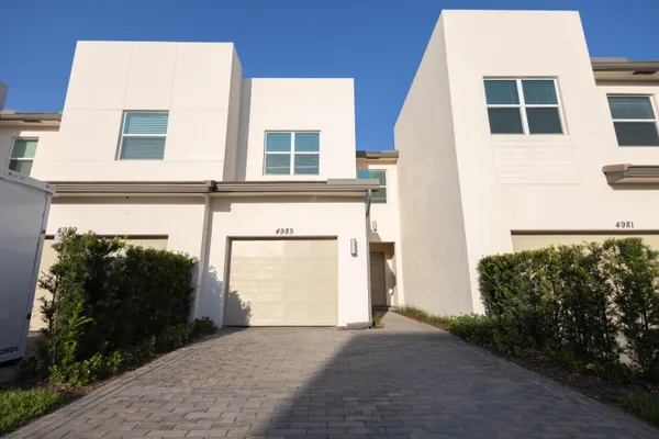 $3,050 | 4985 Navali Dr Lake, Lake Worth, FL 33467