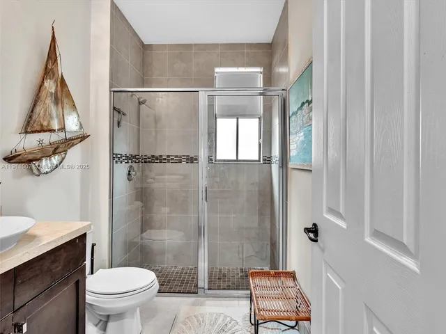 a bathroom with a toilet and a shower