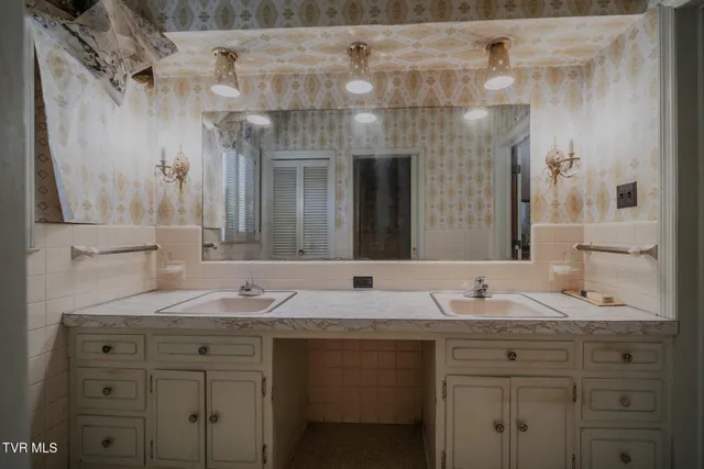 $589,900 | 438 East Main Street, Rogersville, TN 37857