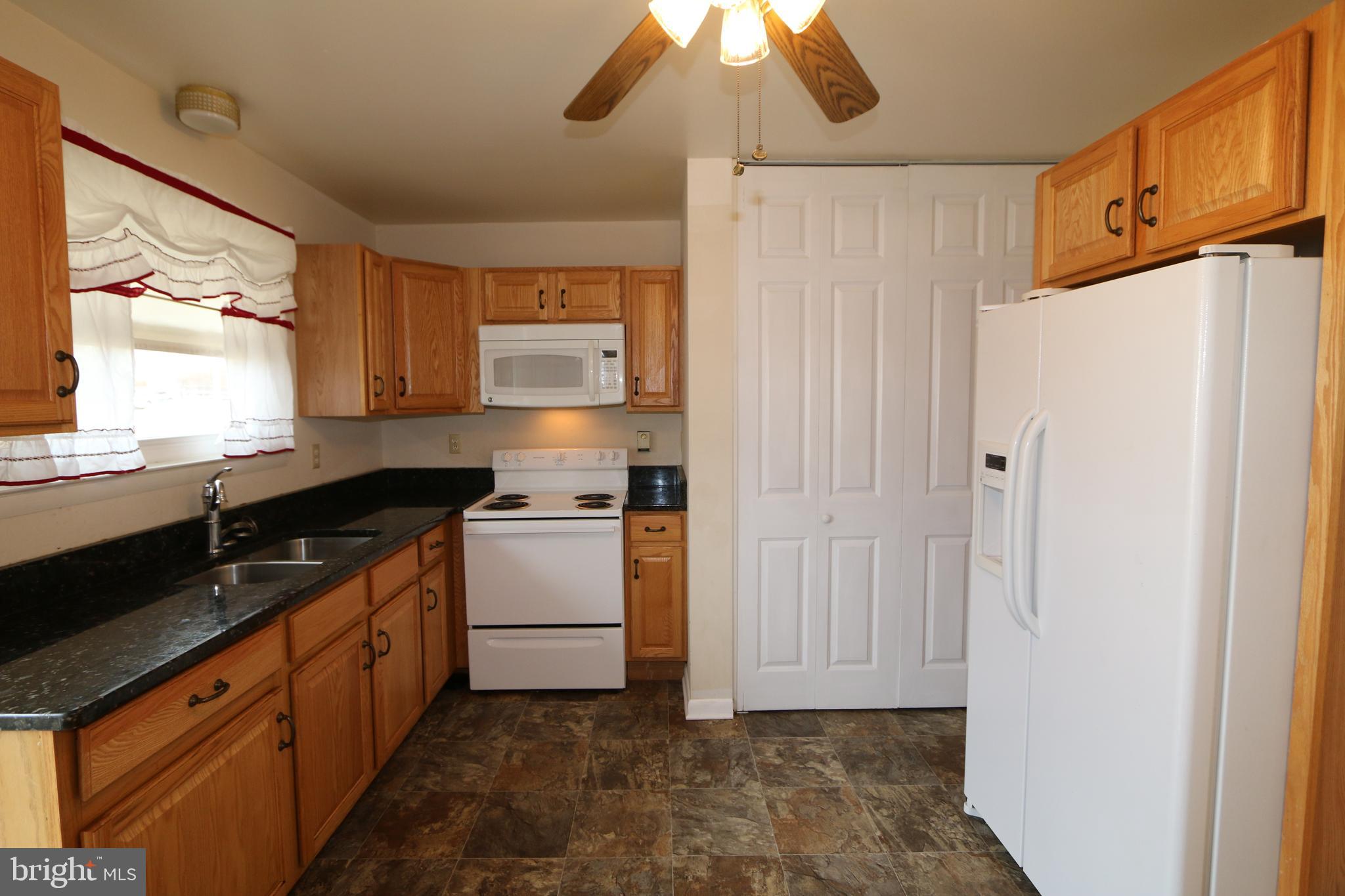 95 Wakefield Road Hagerstown, MD 21740 - Photo 3 of 15 Modern Kitchen