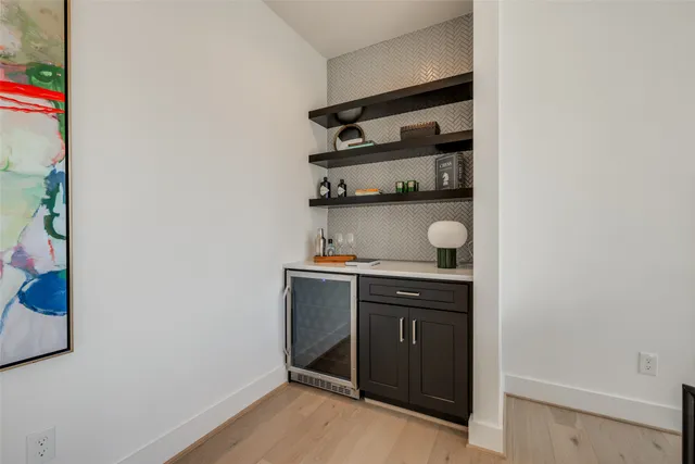 a view of a house with backyard and porch