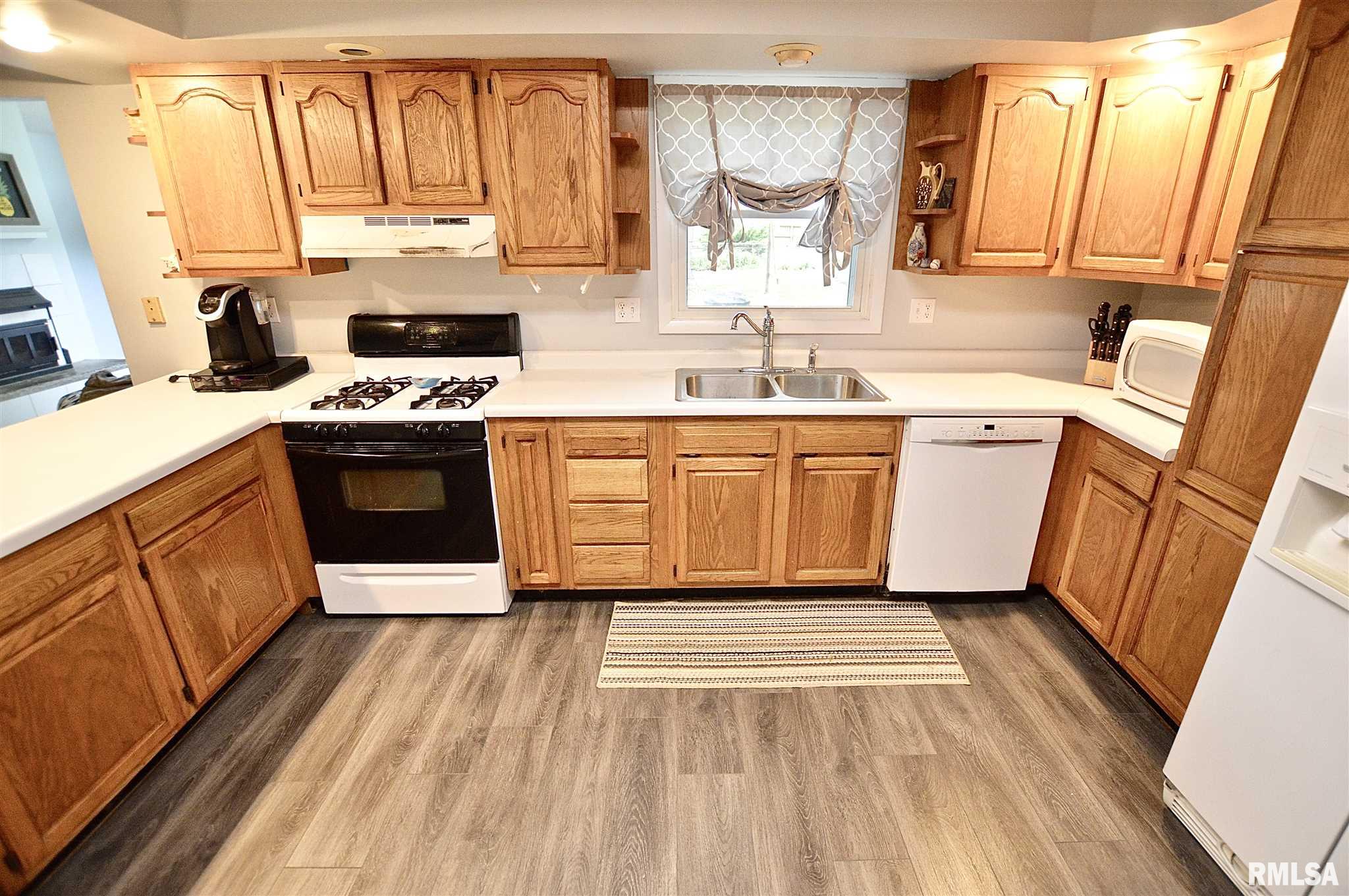 708 Deerfield Road Chatham, IL 62629 - Photo 11 of 24 Gallery Image 11