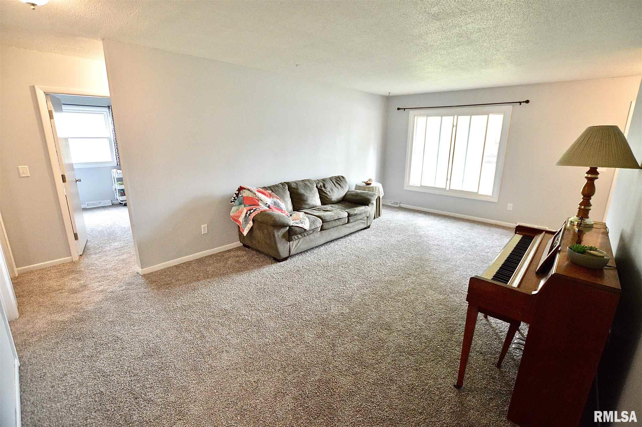 708 Deerfield Road Chatham, IL 62629 - Photo 3 of 24 Gallery Image 3