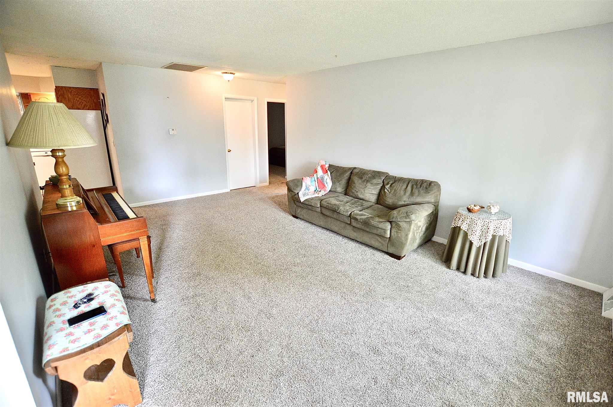 708 Deerfield Road Chatham, IL 62629 - Photo 5 of 24 Gallery Image 5