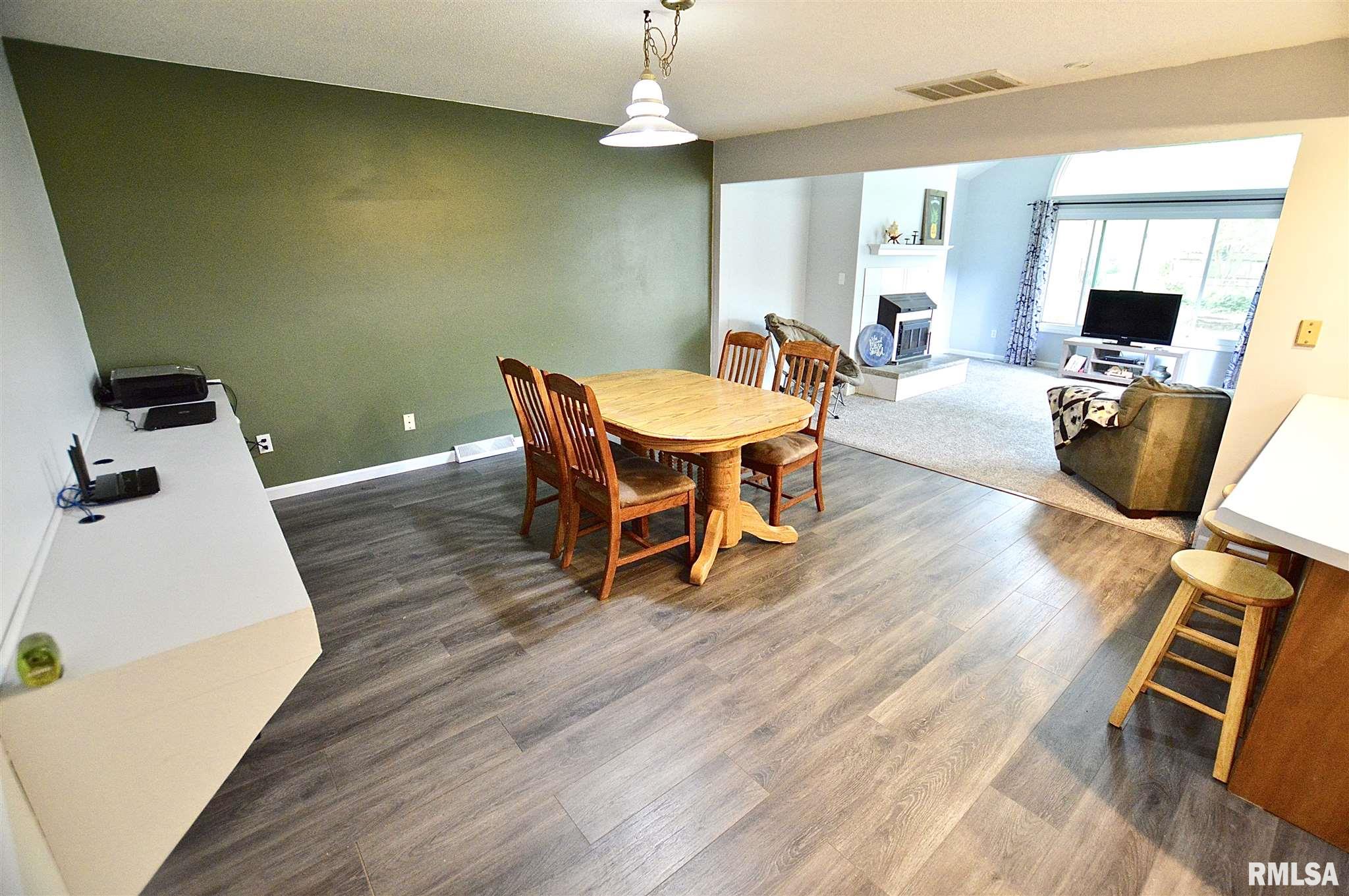 708 Deerfield Road Chatham, IL 62629 - Photo 6 of 24 Gallery Image 6