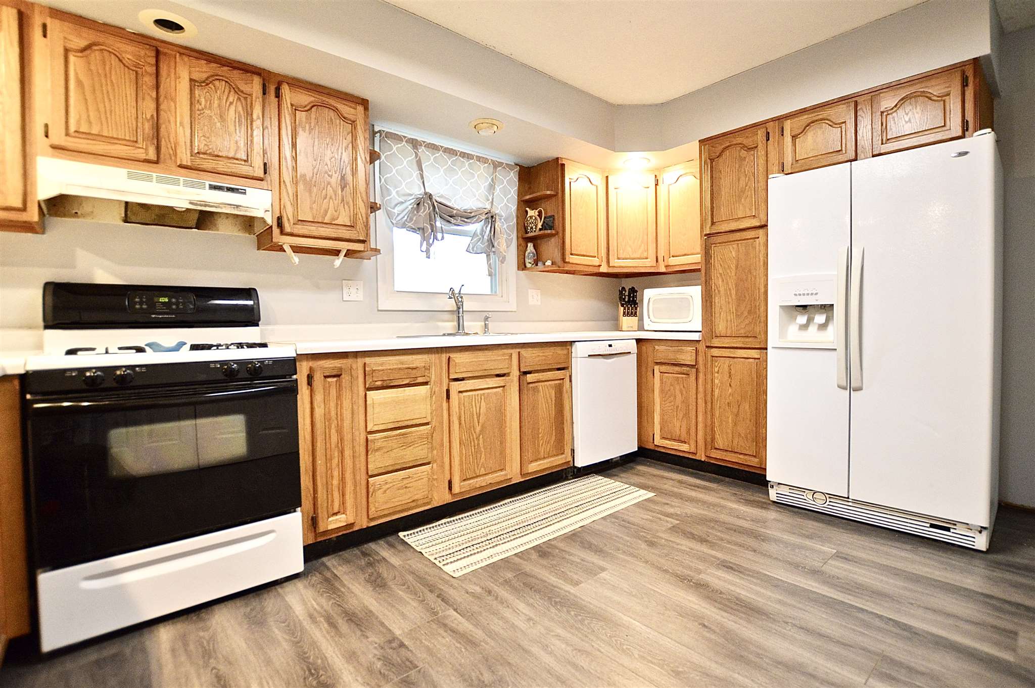 708 Deerfield Road Chatham, IL 62629 - Photo 9 of 24 Gallery Image 9