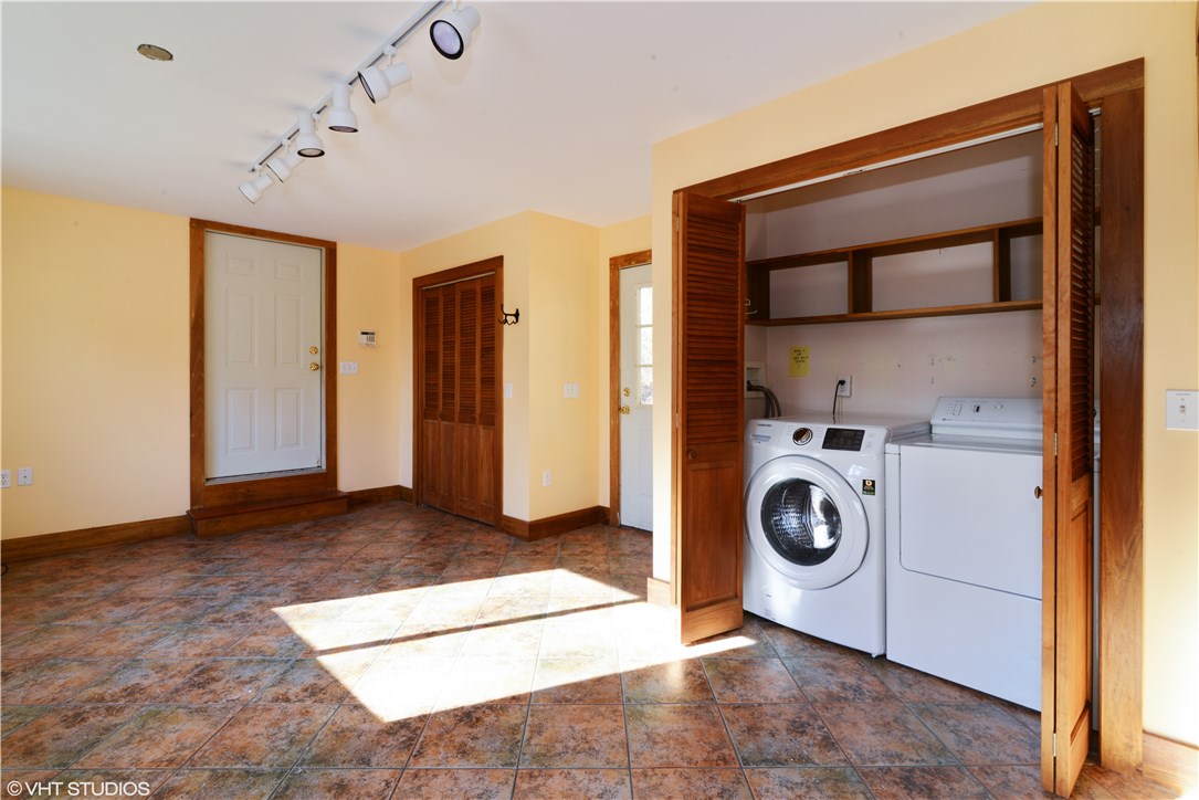 203 Warren Road Westerly, RI 02891 - Photo 9 of 15