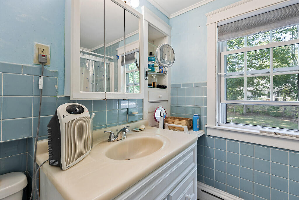 28 1st Rangeway Waterville, ME 04901 - Photo 17 of 46 Full bath