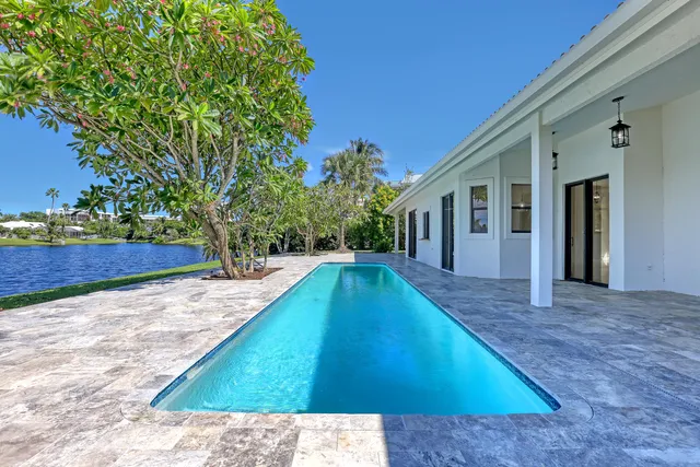 a view of a backyard with of water