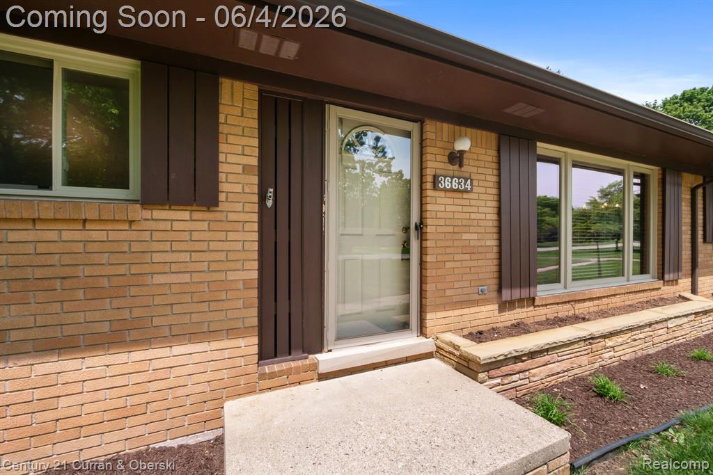 36634 West Lyman Road Farmington, MI 48331 - Photo 3 of 53 Gallery Image 3