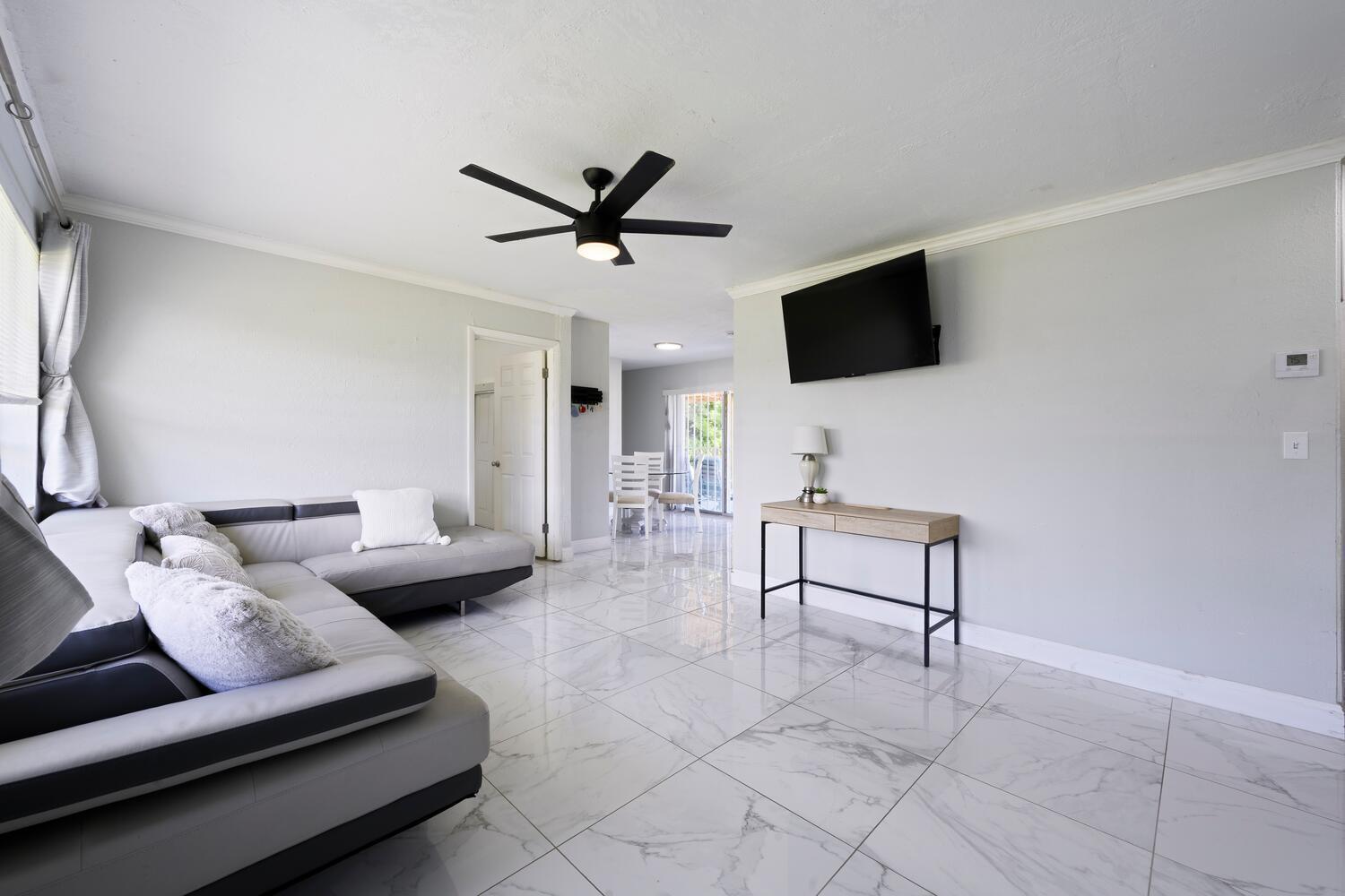 310 West 16th Way Riviera Beach, FL 33404 - Photo 5 of 24 Living Room