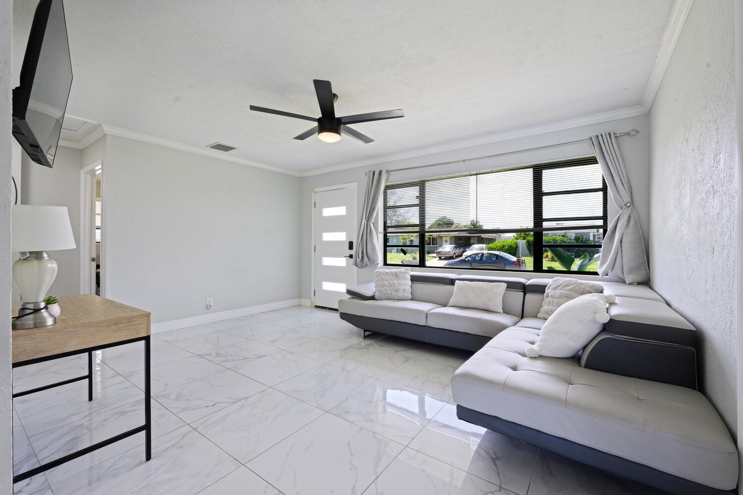 310 West 16th Way Riviera Beach, FL 33404 - Photo 6 of 24 Living Room