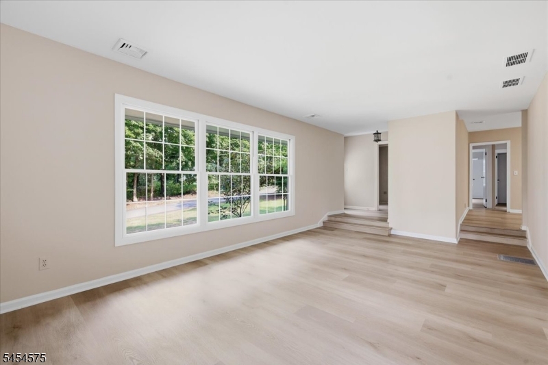 27 Inwood Road Berkeley Heights, NJ 07922 - Photo 10 of 40 Gallery Image 10