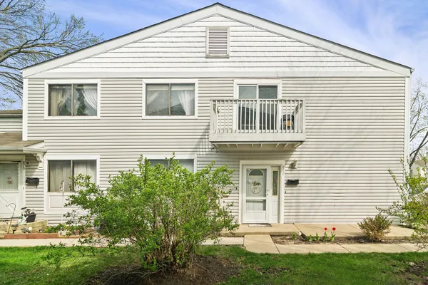 $238,500 | 872 Cambridge Place, Unit 126D, Wheeling, IL 60090