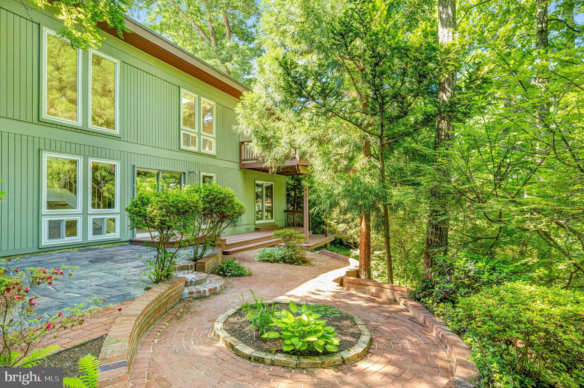 11234 South Shore Road Reston, VA 20190 - Photo 35 of 37 Gorgeous Outdoor Living Areas