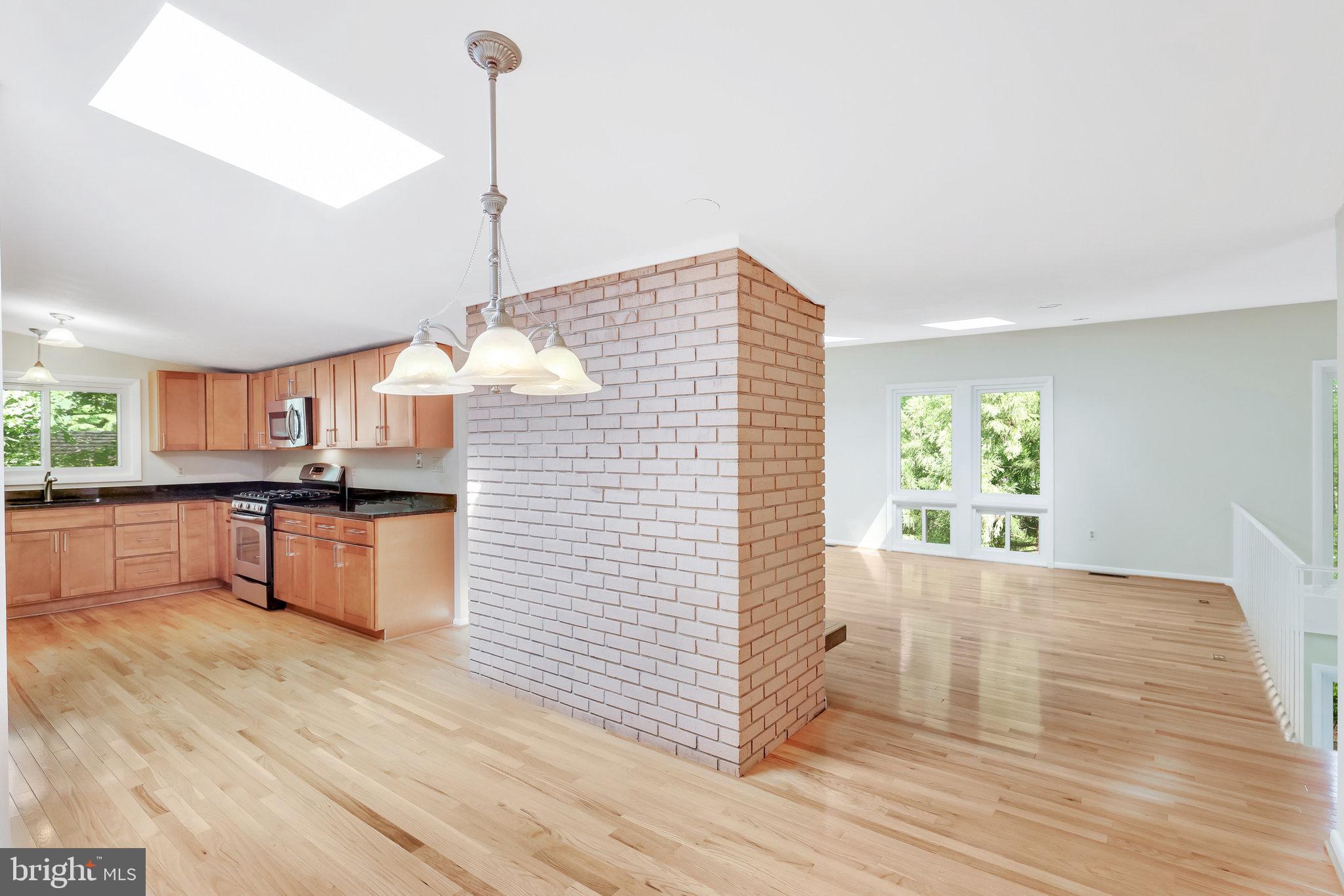 11234 South Shore Road Reston, VA 20190 - Photo 8 of 37 Kitchen