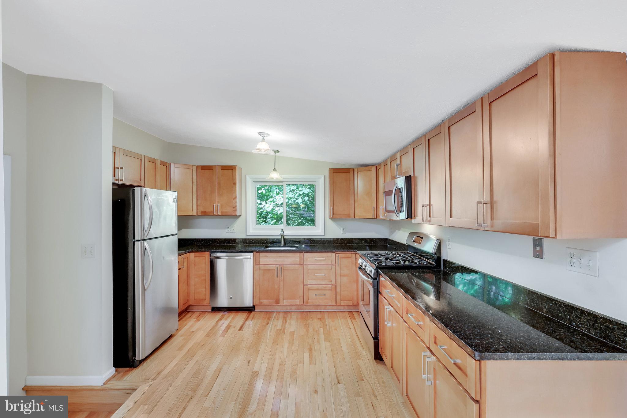 11234 South Shore Road Reston, VA 20190 - Photo 9 of 37 Kitchen includes Door to Carport