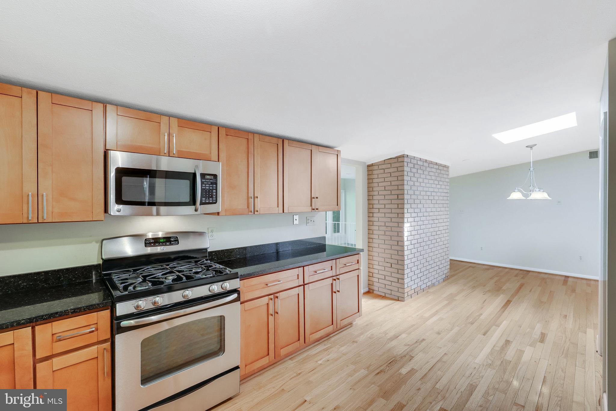 11234 South Shore Road Reston, VA 20190 - Photo 10 of 37 Kitchen