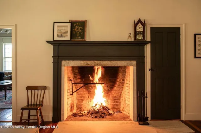 a view of a livingroom with furniture