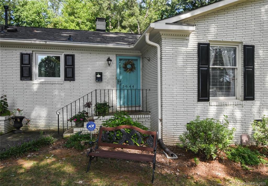 5644 Londonderry Road Charlotte, NC 28210 - Photo 3 of 23 a front view of a house with garden