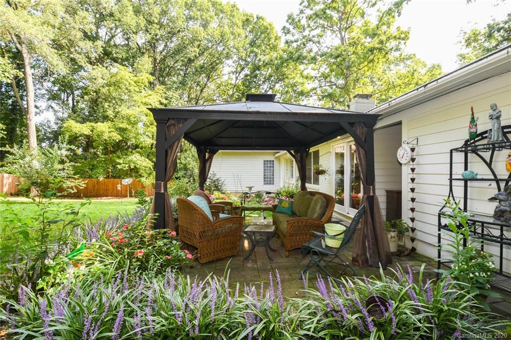5644 Londonderry Road Charlotte, NC 28210 - Photo 21 of 23 a view of an outdoor sitting area
