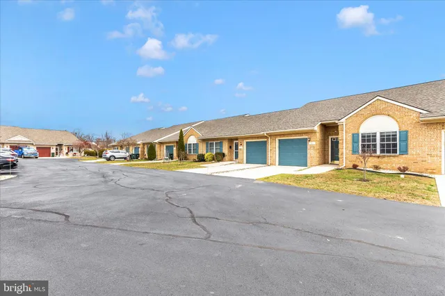 $254,900 | 80 Sunbrook Lane, Unit 170, Hagerstown, MD 21742