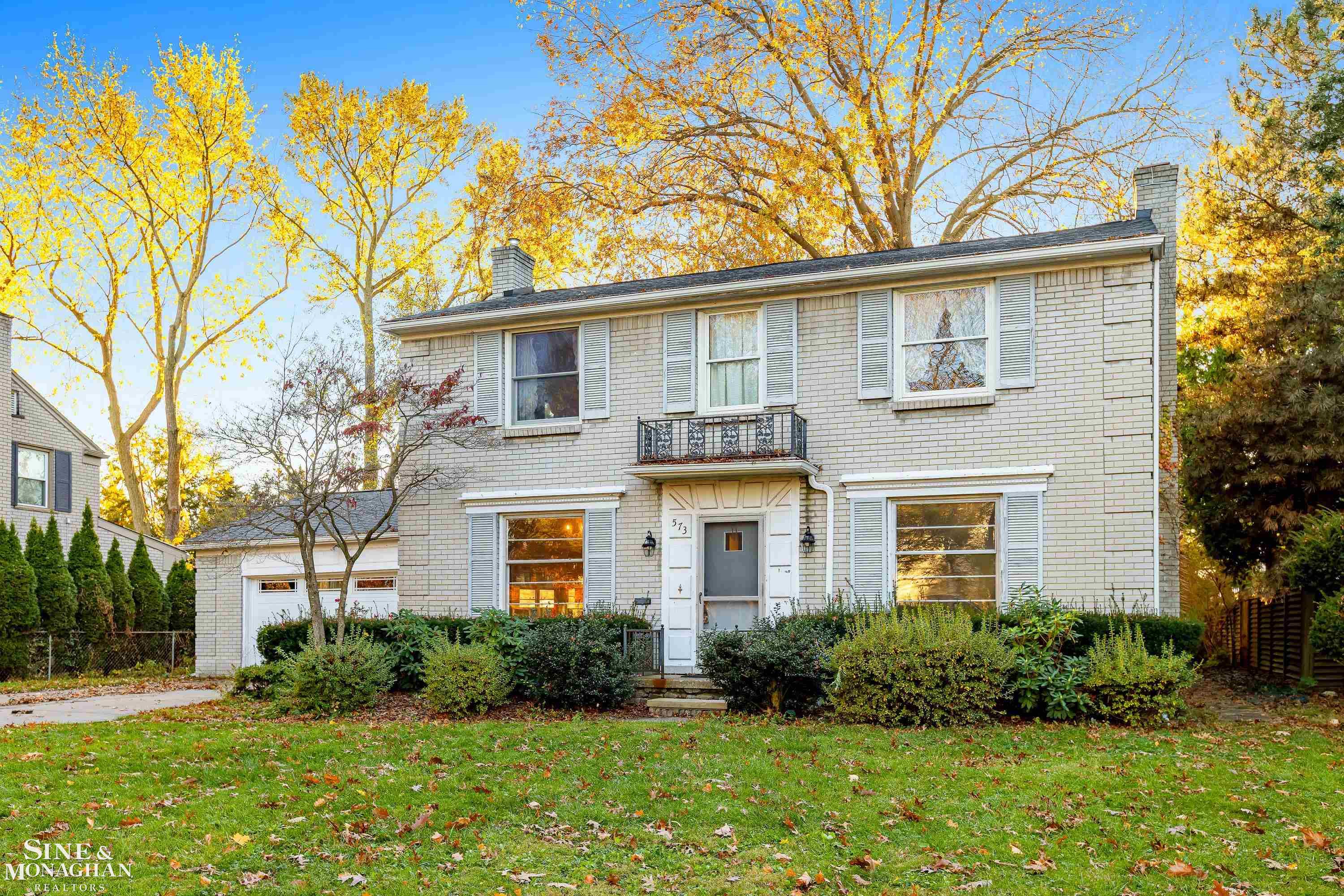 573 Pemberton Road Grosse Pointe, MI 48230 - Photo 3 of 38 50161027-2682bed2-c3e2-4de0-9a17-0aee38f53b56.JPG