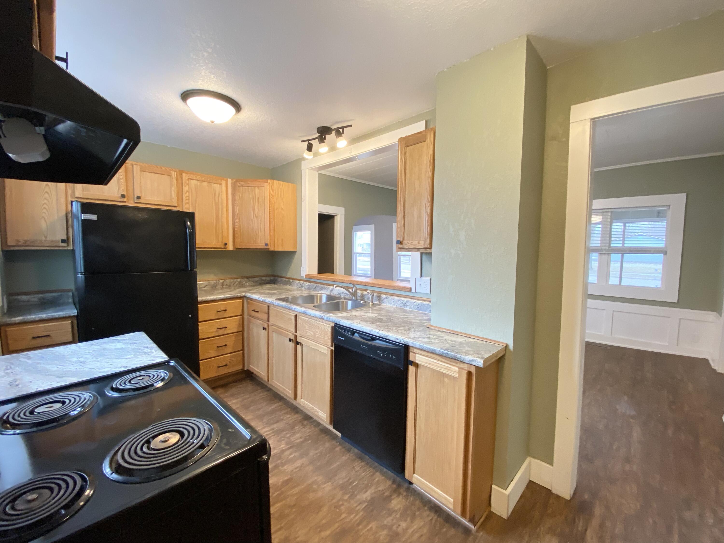 509 East Franklin Street, Unit 511 Sparta, WI 54656 - Photo 17 of 45 kitchen