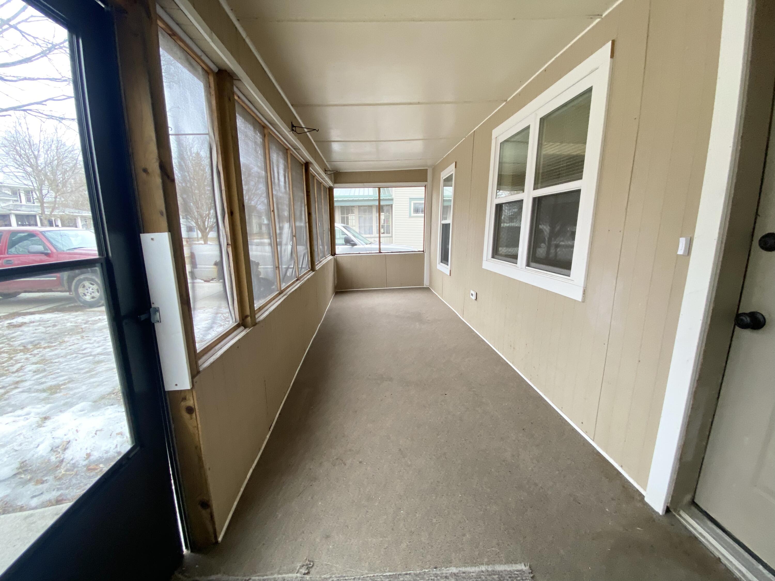 509 East Franklin Street, Unit 511 Sparta, WI 54656 - Photo 28 of 45 front porch- lower