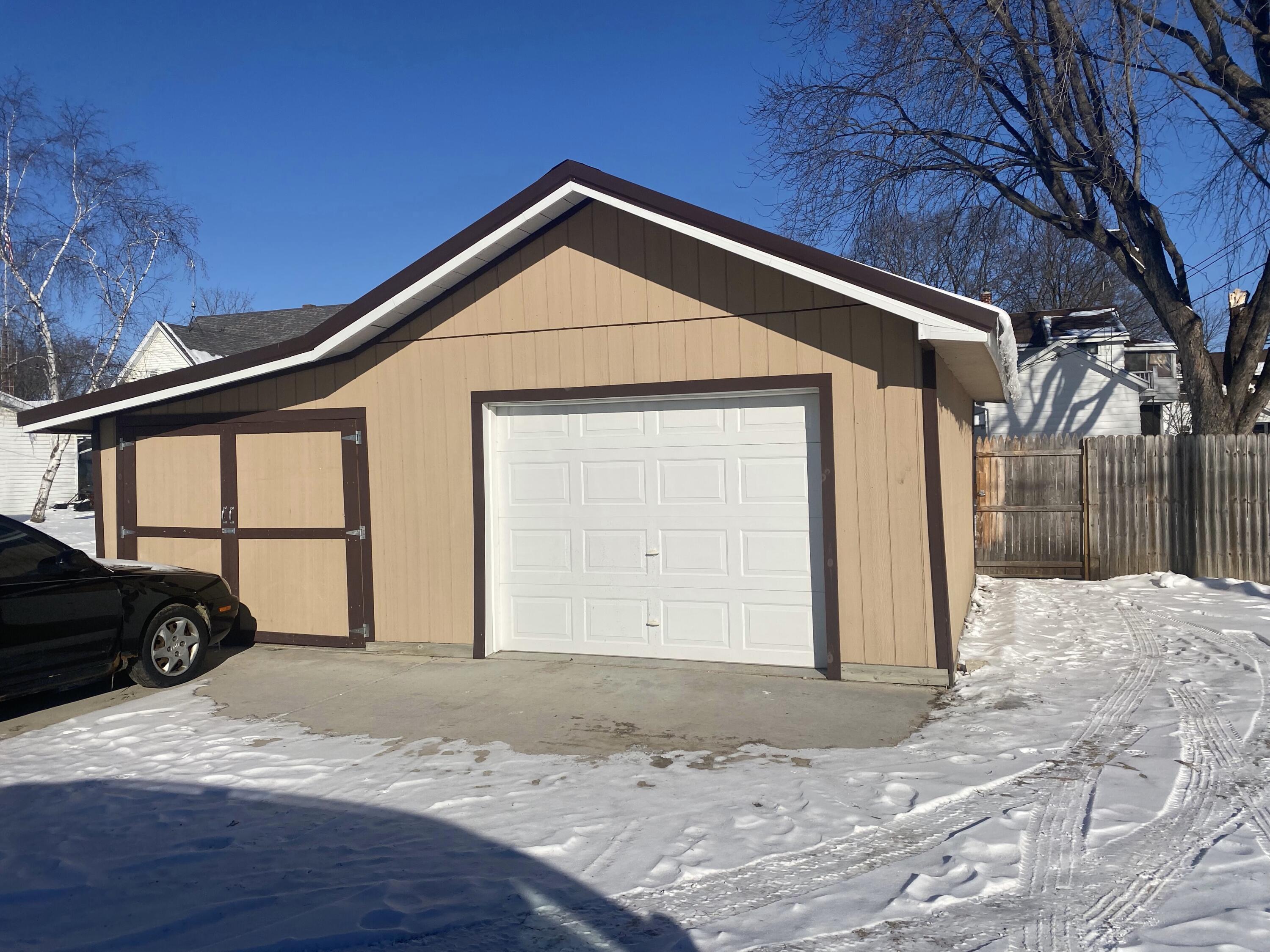 509 East Franklin Street, Unit 511 Sparta, WI 54656 - Photo 34 of 45 garage