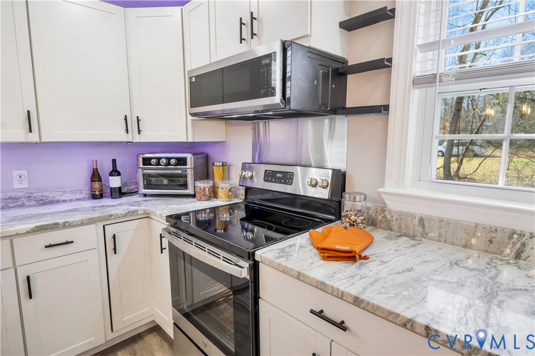 113 Red Dirt Road Williamsburg, VA 23188 - Photo 15 of 41 a kitchen with stainless steel appliances granite countertop a sink stove top oven and cabinets