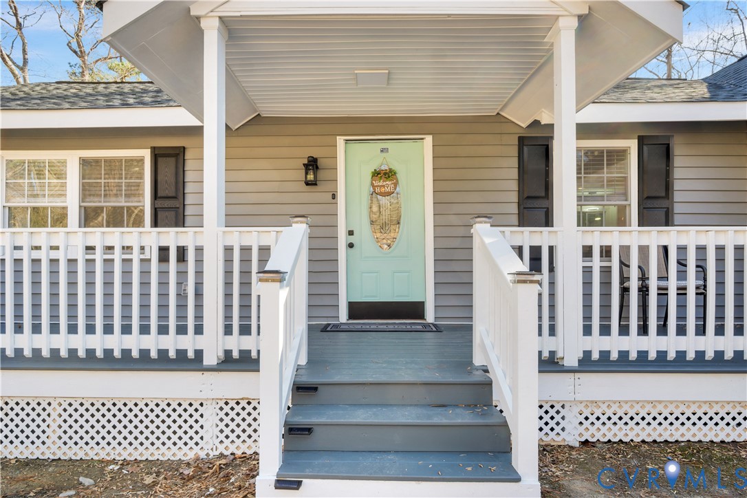 113 Red Dirt Road Williamsburg, VA 23188 - Photo 5 of 41 a view of a house with wooden fence