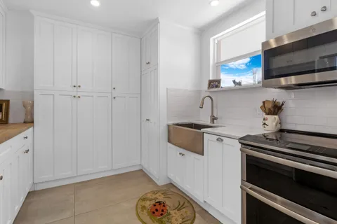 $720,000 | 2921 South Ocean Boulevard, Unit 204, Highland Beach, FL 33487