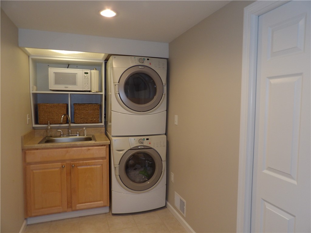 6416 Ann Lee Drive Huron, NY 14516 - Photo 20 of 24 Laundry room