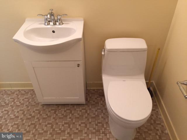 9301 Kirkdale Road Bethesda, MD 20817 - Photo 14 of 16 Bathroom