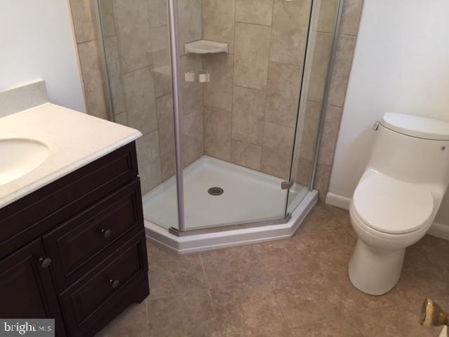 9301 Kirkdale Road Bethesda, MD 20817 - Photo 10 of 16 Bathroom
