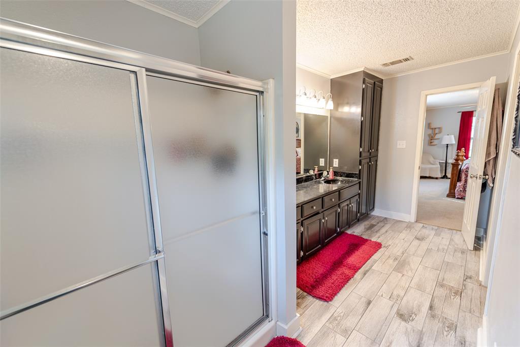 180 Se Creek Scroggins, TX 75480 - Photo 14 of 24 a en suite bathroom with a shower