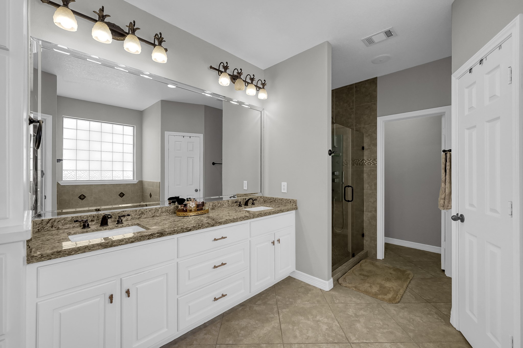 12394 Pebble View Drive Conroe, TX 77304 - Photo 21 of 49 a bathroom with double sink and a mirror