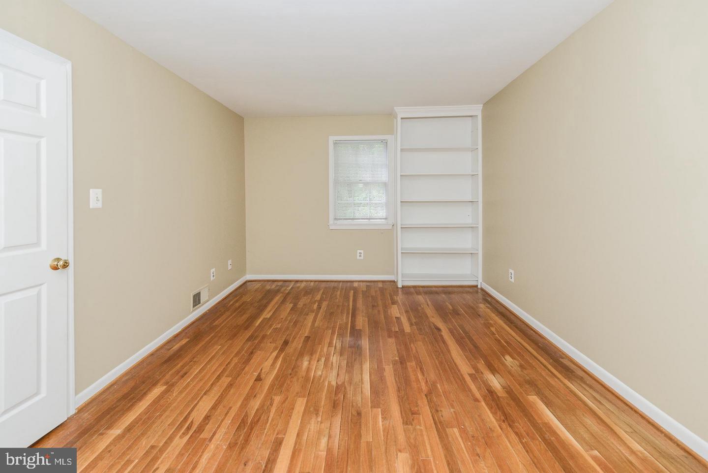 1860 Golf View Court Reston, VA 20190 - Photo 23 of 30 Gallery Image 23