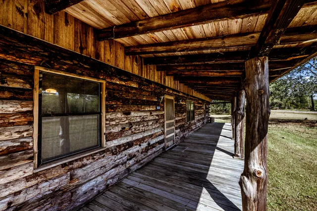 a view of an outdoor space