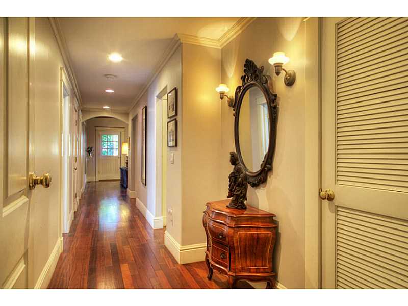 8 Annandale Road, Unit 1 Newport, RI 02840 - Photo 7 of 25 Entry.