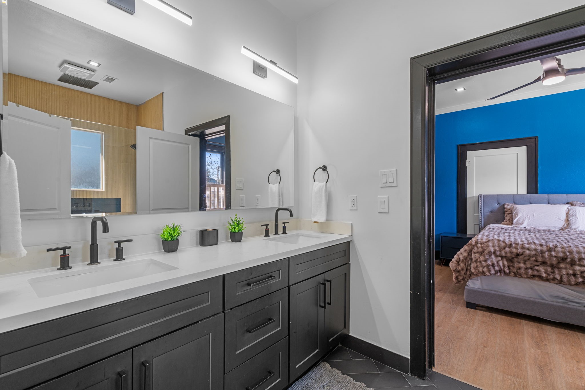 943 Pecore Street Houston, TX 77009 - Photo 17 of 25 Bathroom