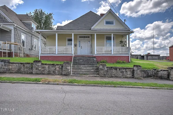 $199,000 | 321 Lee Street, Bristol, VA 24201
