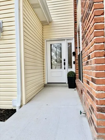 $289,900 | 325 Fox Village Court, Ballwin, MO 63021