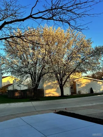 $289,900 | 325 Fox Village Court, Ballwin, MO 63021