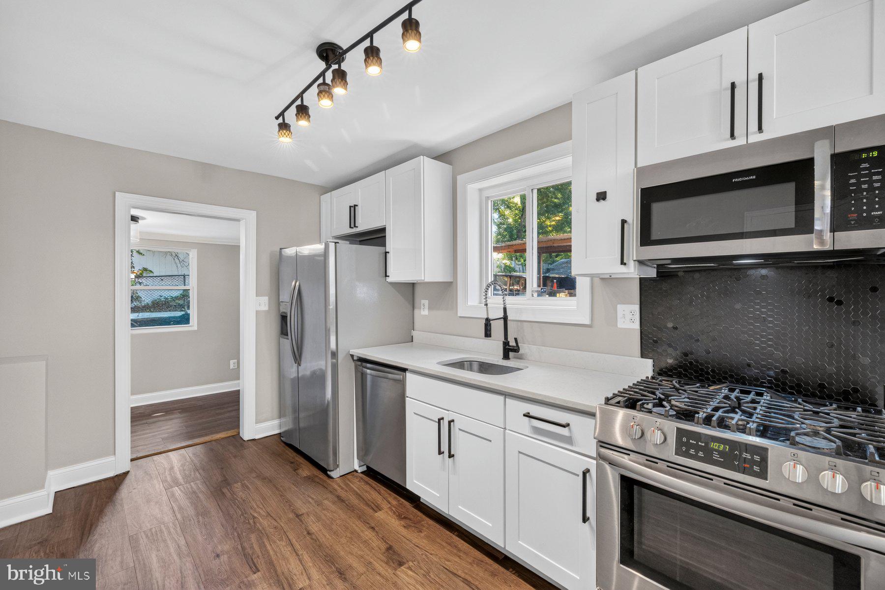 911 Newhall Street Silver Spring, MD 20901 - Photo 9 of 28 Kitchen