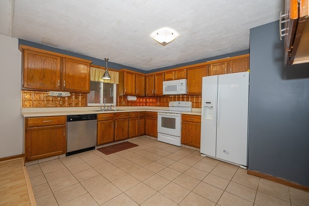 53 Larned Road Oxford, MA 01540 - Photo 6 of 34 Gallery Image 6