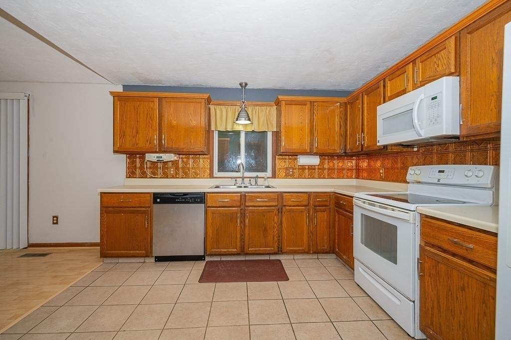 53 Larned Road Oxford, MA 01540 - Photo 8 of 34 Gallery Image 8
