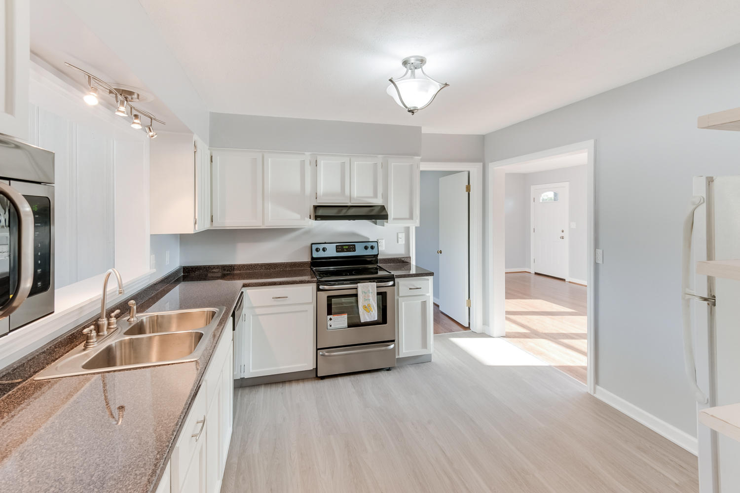 1057 Lansdell Road Chattanooga, TN 37412 - Photo 8 of 25 1057_Lansdell_Rd_17