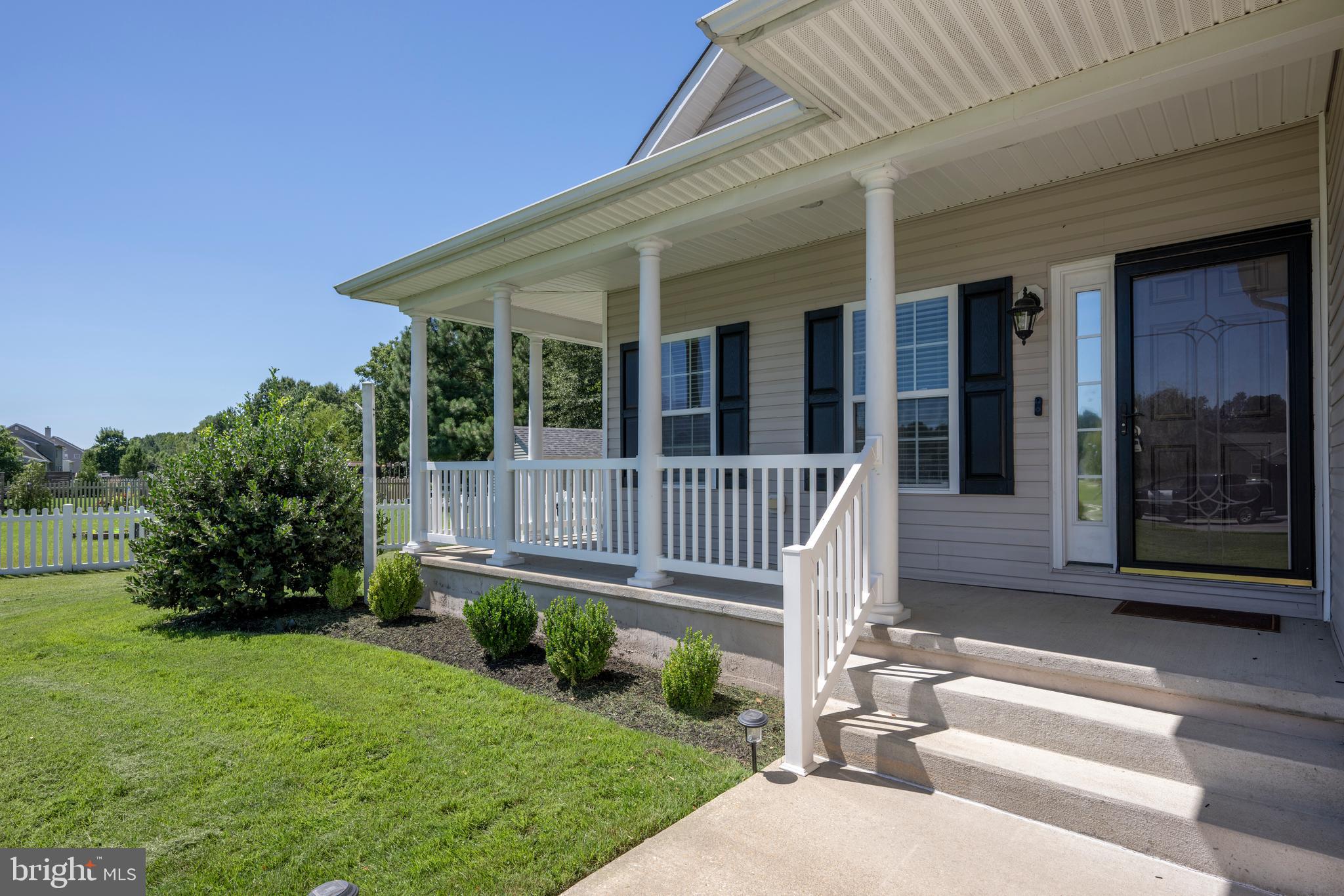 10333 Strawberry Point Delmar, DE 19940 - Photo 3 of 34 FRONT PORCH